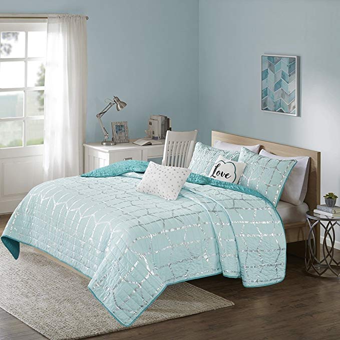 Intelligent Design Raina Metallic Printed Coverlet Set