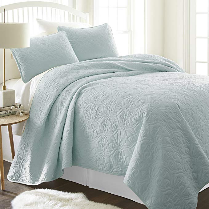 ienjy Home Damask Patterned Quilted Coverlet Set, King, Pale Blue