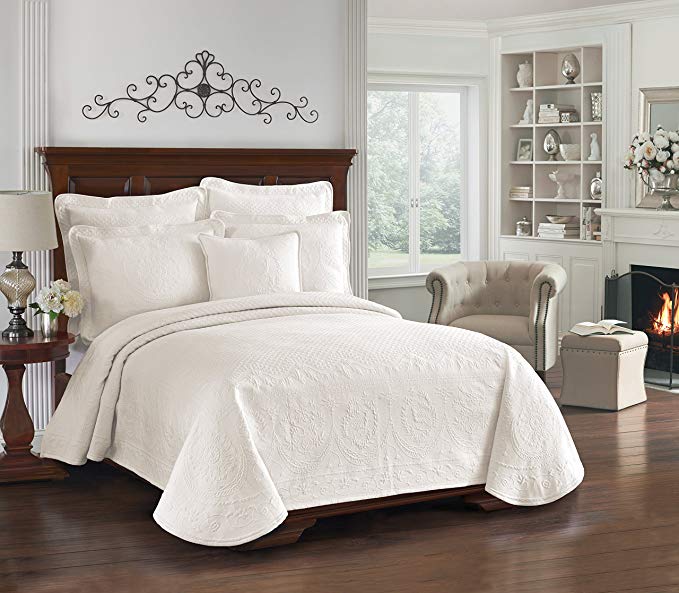 Historic Charleston 13991BEDDKNGIVY King Charles Matelasse 108-Inch by 96-Inch King Coverlet, Ivory