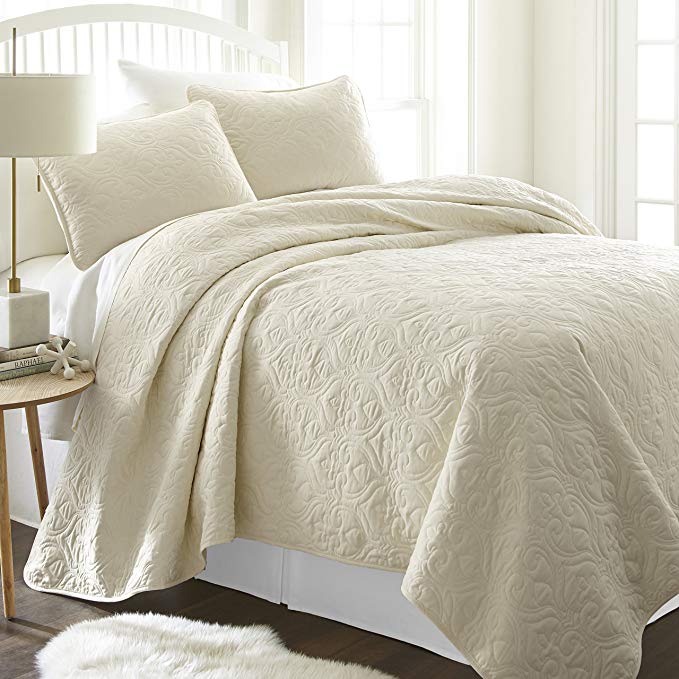 ienjy Home Damask Patterned Quilted Coverlet Set, King, Ivory